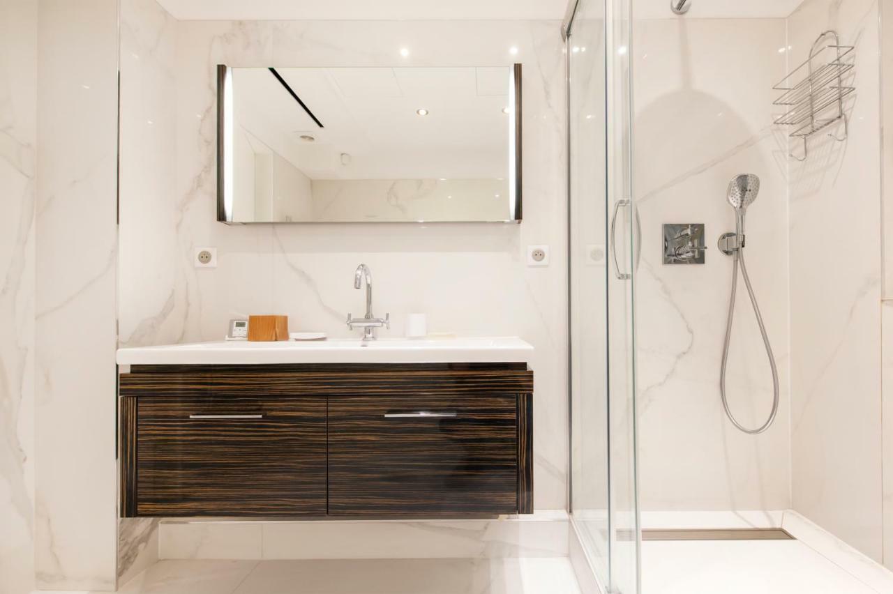 Luxury Montaigne Apartment Paryż Zewnętrze zdjęcie